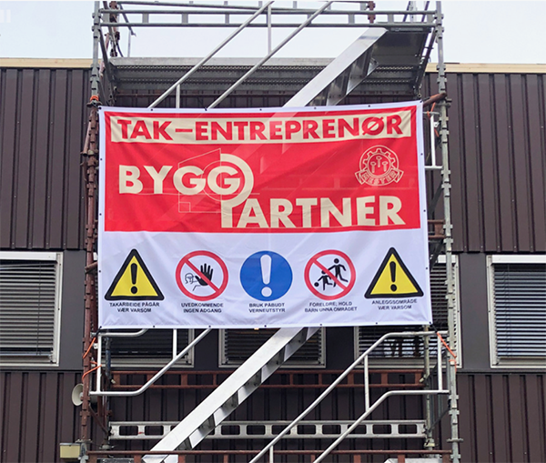 Banner i MESH med målene 2800 x 2000 mm