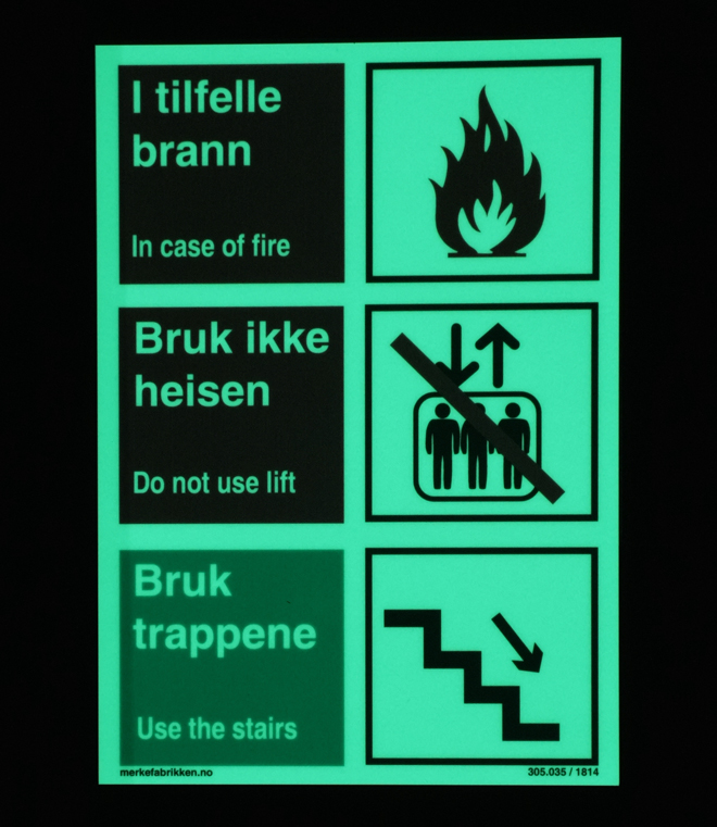 Skilt - Bruk ikke heisen i tilfelle brann - bruk trappene